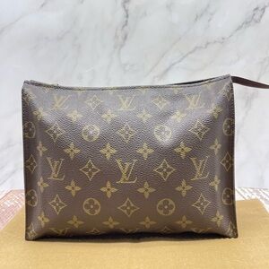 Louis Vuitton LV Cosmetic Pouch Bag Poche Toilette 26 M47542 Monogram Clutch USA